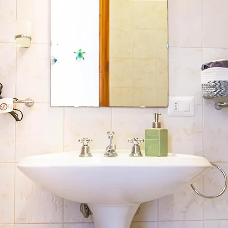 Ferienhaus Casa Ariel Per 4, A Pochi Passi Dalla Iun R0963 *