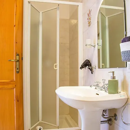 Holiday home Casa Ariel Per 4, A Pochi Passi Dalla Iun R0963 *