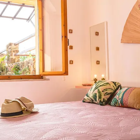 Holiday home Casa Ariel Per 4, A Pochi Passi Dalla Iun R0963